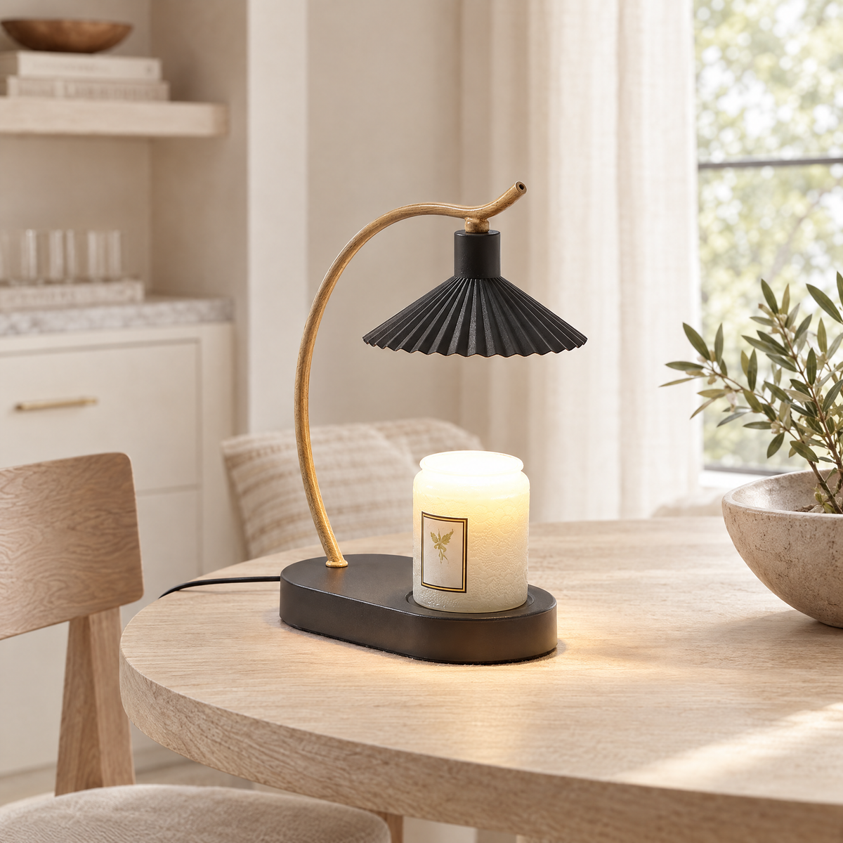 Stoppino Candle Warmer Lamp shown from a three-quarter angle