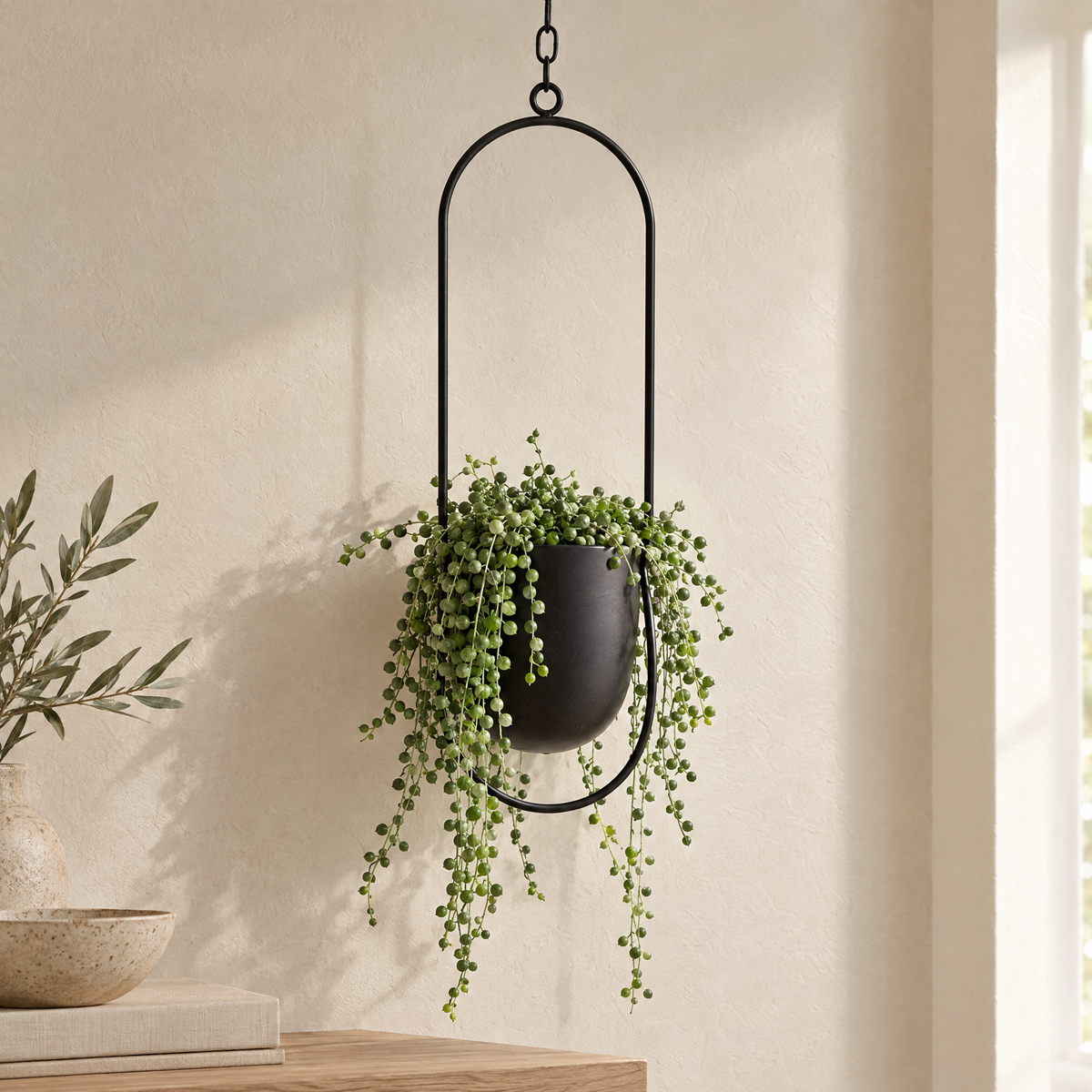 Close-up of the pot sitting in the black iron frame of the Edera planter