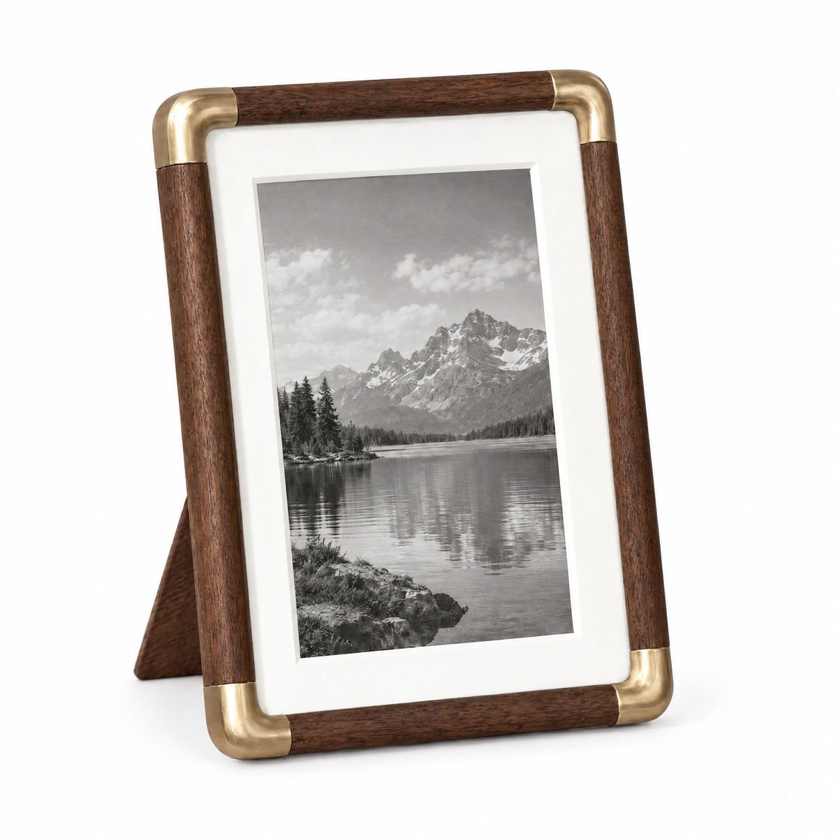 Cornice Walnut – white background product photo